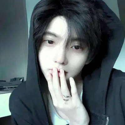 抖音里最火的2024头像男(共16张)