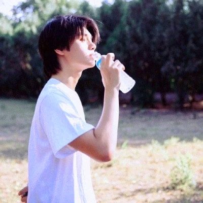 抖音里最火的2024头像男(共16张)