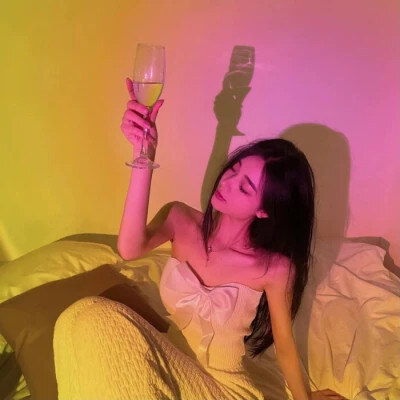 抖音里最火的2024头像女(共16张)