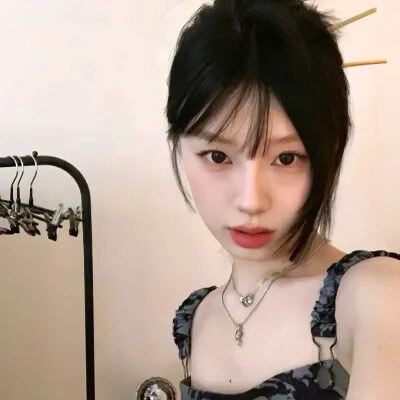 2024流行头像最新款图片女(优选16张)