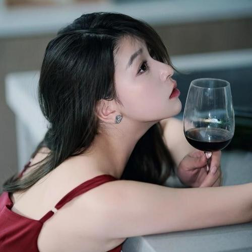 2024微信最新头像女生(16张)