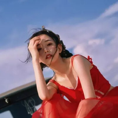 2024最新红色系女生头像(精选18张)