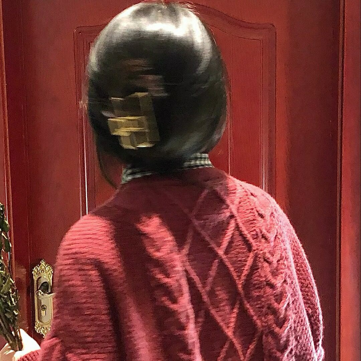 头像女40岁左右的红色(精选10张)