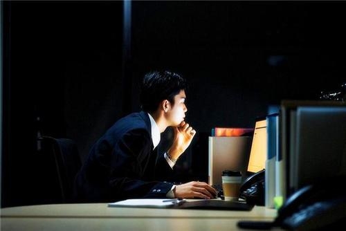 表达上夜班的心情说说(精选68句)