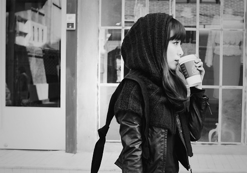 一个人吹着晚风的说说(共24句) 一个人吹着晚风的说说(共24句)