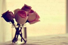 表面开心内心难过的句子说说(76句)