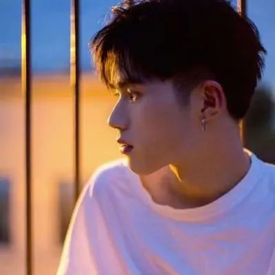 意境简洁男生扣扣头像(25张)