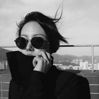 高清好看的黑色御姐头像高冷图片(共41张)