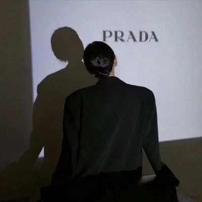 高清好看的黑色御姐头像高冷图片(共41张)