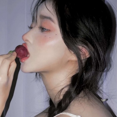 2023忧郁伤感美女头像高清图片(精选46张)
