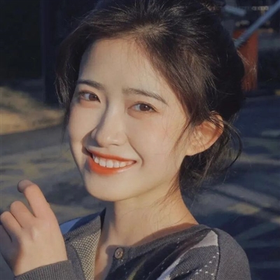 高清开心活泼的女生头像图片(共28张)
