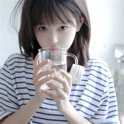 高清开心活泼的女生头像图片(共28张)