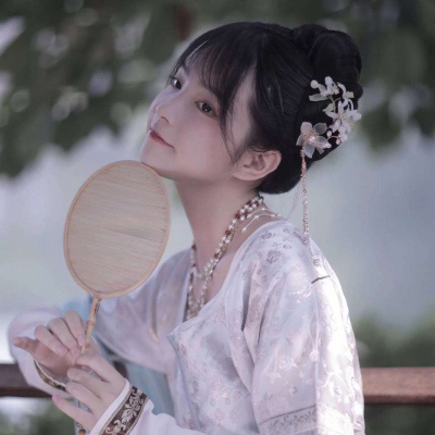 2023微信真人闺蜜古风头像一人一张(共20张)