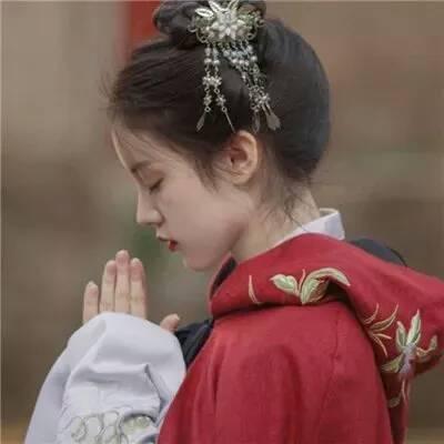 2023微信真人闺蜜古风头像一人一张(共20张)