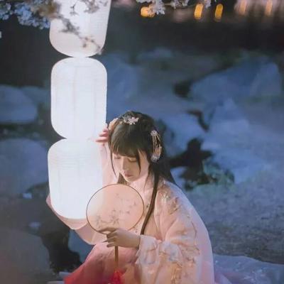 2023微信真人闺蜜古风头像一人一张(共20张)