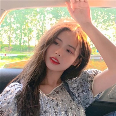 个性的简单女生气质头像(精选24张)