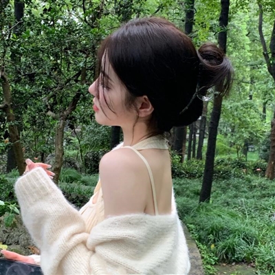 个性的简单女生气质头像(精选24张)
