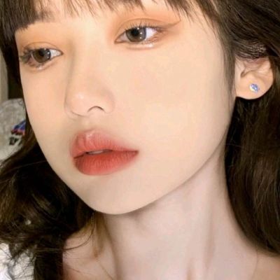 个性的简单女生气质头像(精选24张)