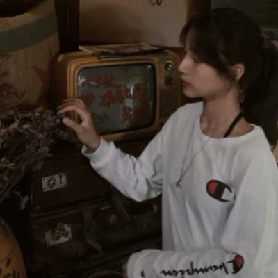 对镜自拍不露脸女生头像大全(共37张)
