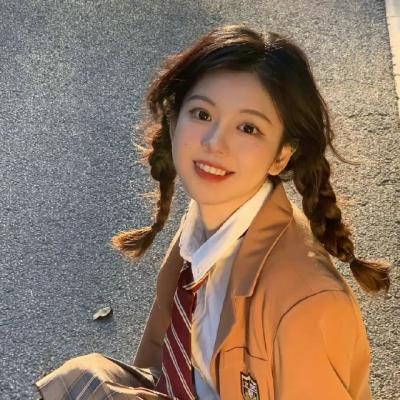 干净又治愈的女生头像(共34张)