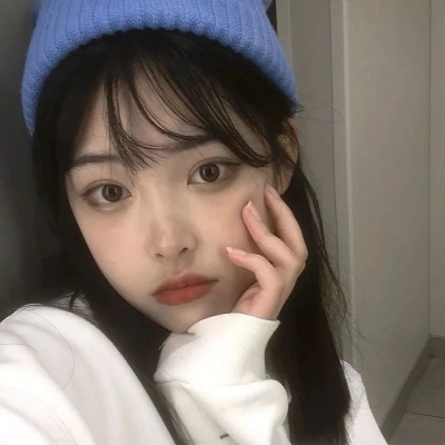 戴帽子可爱女生头像(24张)