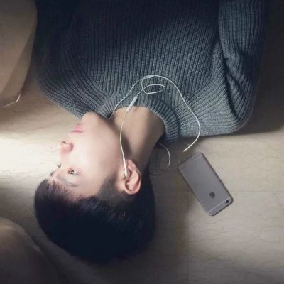2023有意境伤感的男生个性头像(24张)