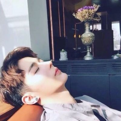 2023有意境伤感的男生个性头像(24张)