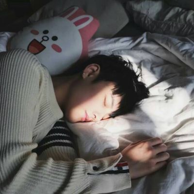 2023有意境伤感的男生个性头像(24张)