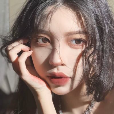 女生小众高级感头像真人图片(共18张)