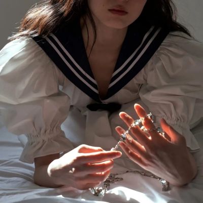 女生小众高级感头像真人图片(共18张)
