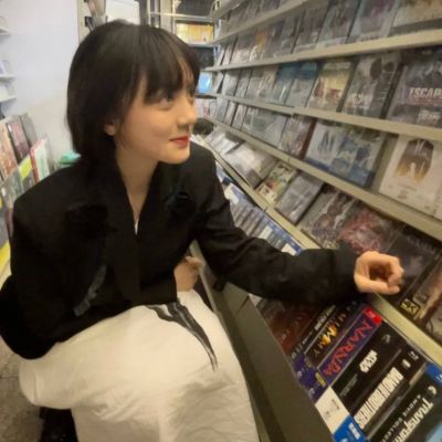 女生头像高级小众ins真人高清图片(精选20张)