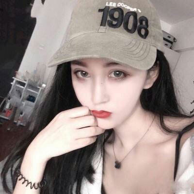 戴帽子可爱女生头像(24张)
