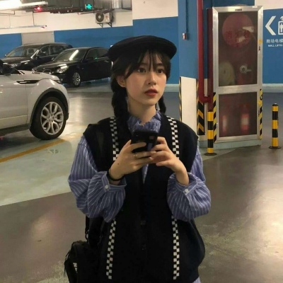 戴帽子可爱女生头像(24张)