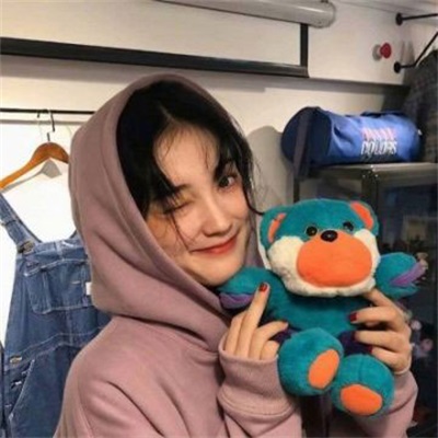 戴帽子可爱女生头像(24张)