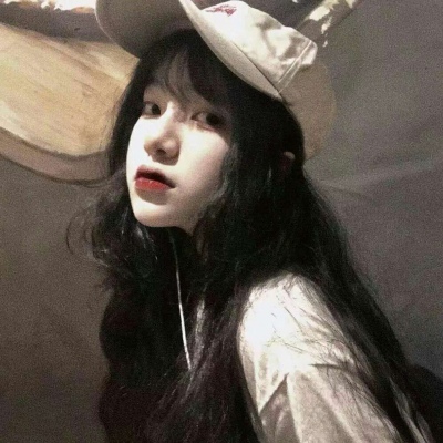 戴帽子可爱女生头像(24张)