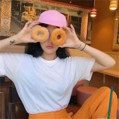 戴帽子可爱女生头像(24张)
