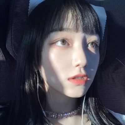 戴帽子可爱女生头像(24张)