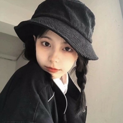 戴帽子可爱女生头像(24张)