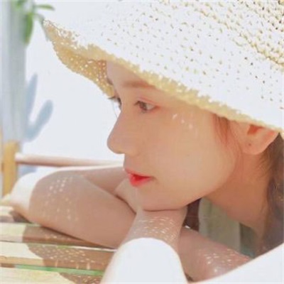 戴帽子可爱女生头像(24张)