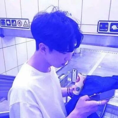 高清蓝色系男生头像真人图片(精选30张)