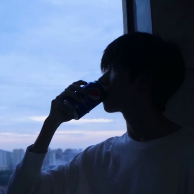 高清蓝色系男生头像真人图片(精选30张)