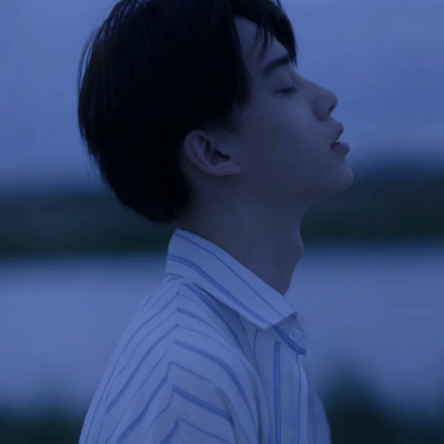 高清蓝色系男生头像真人图片(精选30张)
