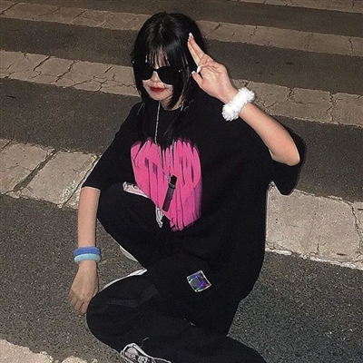 又美又酷的女生头像(共35张)