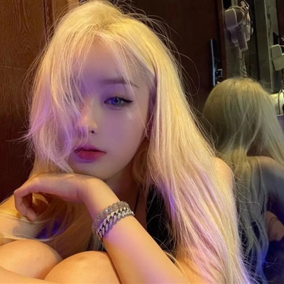 又美又酷的女生头像(共35张)