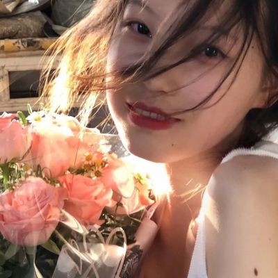 干净纯欲女头像(精选20张)