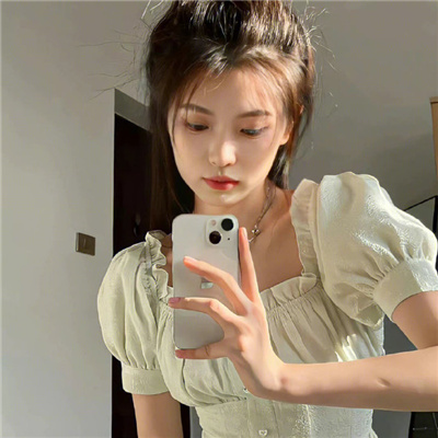 干净纯欲女头像(精选20张)
