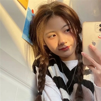 很优质的也很好看的美女微信头像(42张)