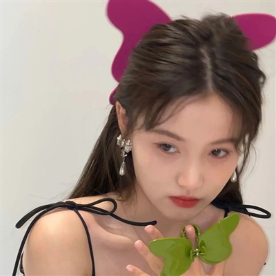很优质的也很好看的美女微信头像(42张)