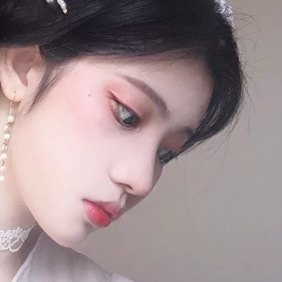 很优质的也很好看的美女微信头像(42张)