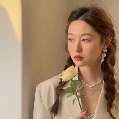 很优质的也很好看的美女微信头像(42张)
